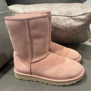 UGG Classic Short Boots – Size 6, Excellent Condition